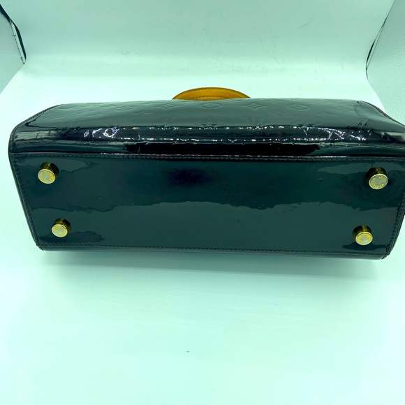 Louis Vuitton Bre Vernis Burgundy Patent Leather Shoulder Bag. - Picture 12 of 16